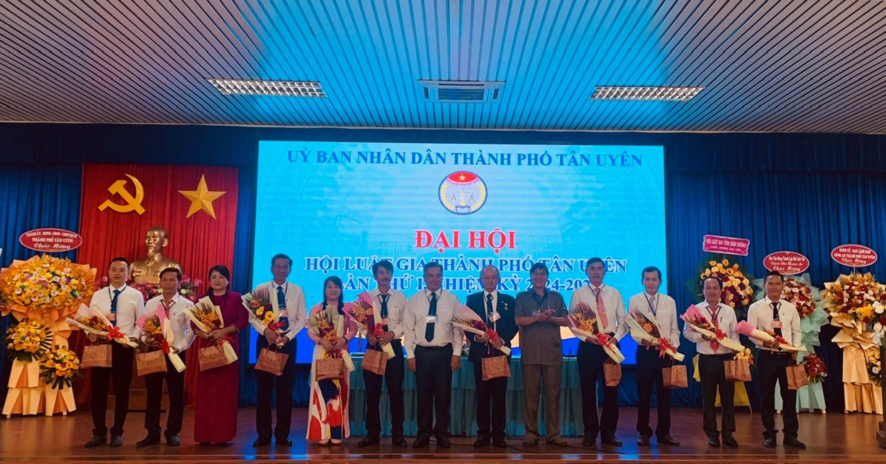 Ban chấp hành Hội Luật gia thành phố Tân Uyên nhiệm kỳ 2024 – 2029 ra mắt Đại hội.jpg